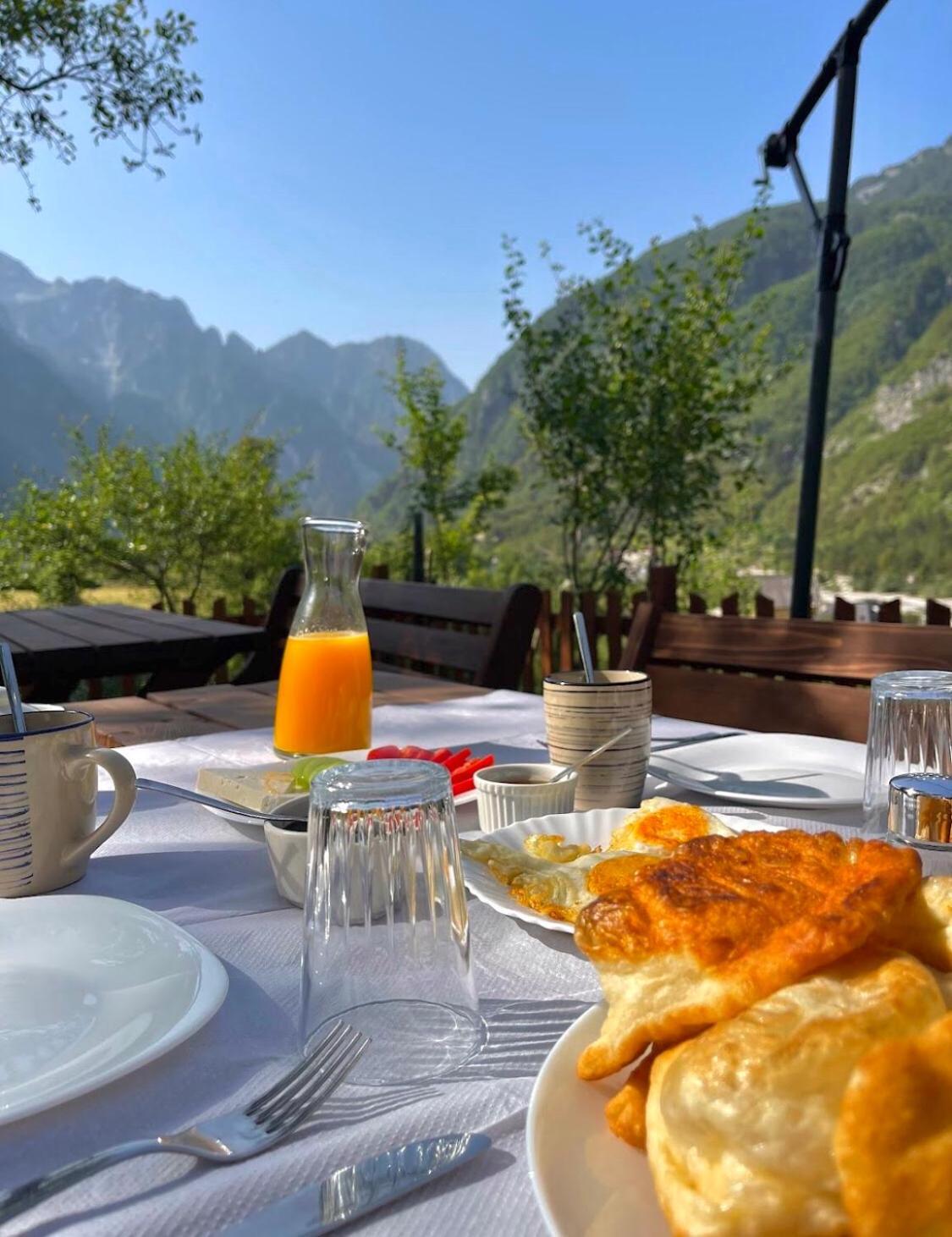 Bed and Breakfast Bujtina Pllumi Тети Экстерьер фото